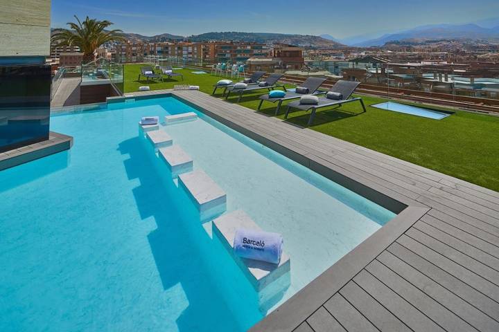 Apartamento para 2 personas, con piscina además de jardín y vistas en Granada