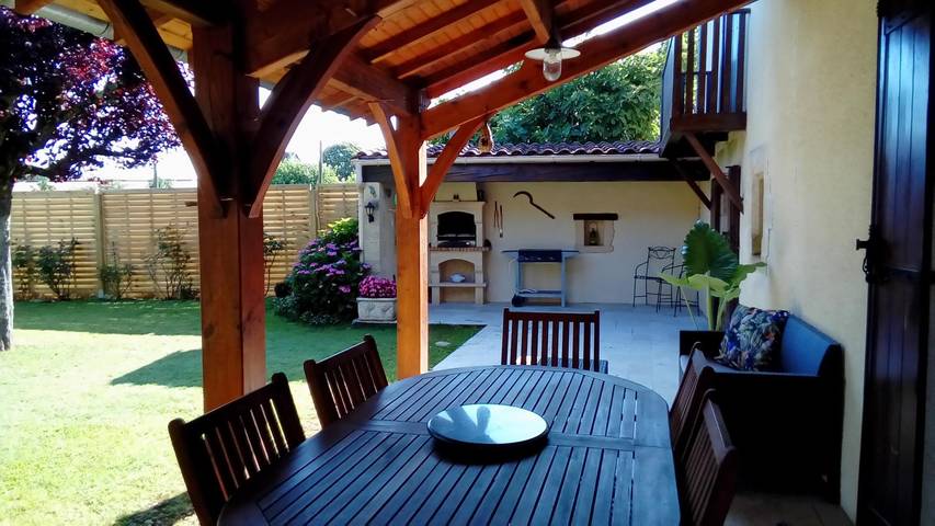 Maison de vacances pour 4 personnes, avec jardin et terrasse dans Périgord Blanc
