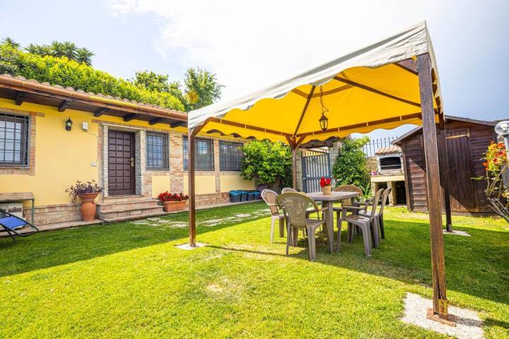 Casa vacanza per 6 persone, con giardino - 1