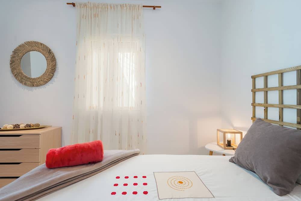 Entire apartment, Apartment 'Giraldilla' with Shared Garden, Wi-Fi and Air Conditioning in Carmona, Sevilla Province