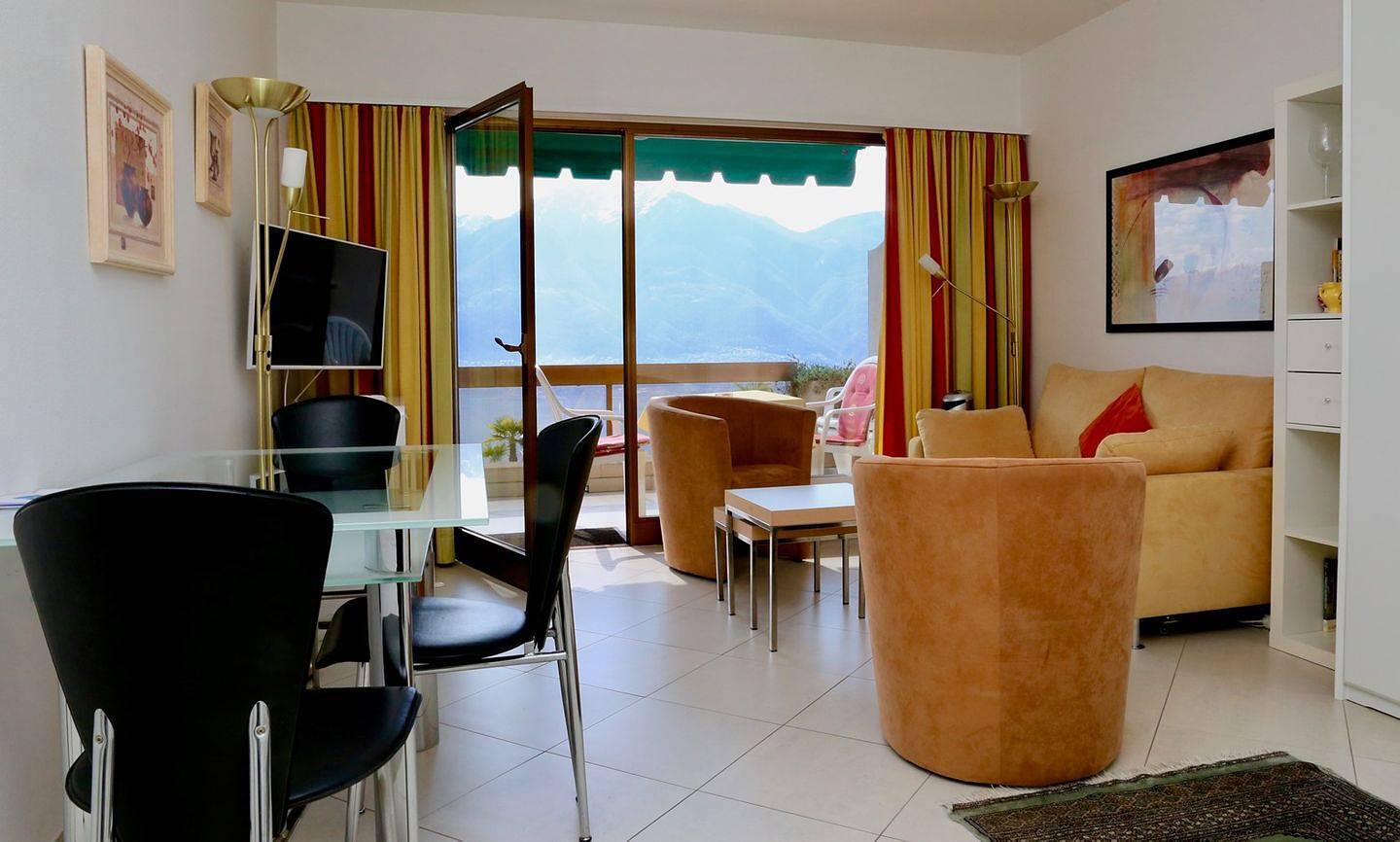 Ganze Wohnung, Modernes Ferienstudio im 1. Stock für 1-3 Personen. in Orselina, Tessiner Alpen