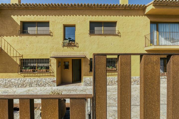 Apartamento entero, Apartamento 'Bajo 1' con terraza privada y Wi-Fi in Begur, Costa Brava