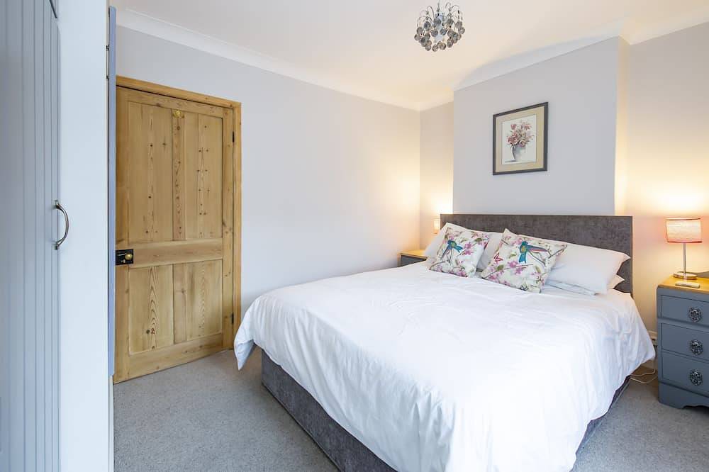 Cromer Flint Cottage, short walk to seafront and shops, free wi-fi, dog friendly in Cromer, Norfolk Coast