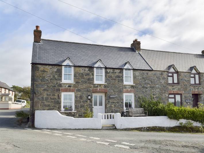 Cottage for 4 people, with garden, with pets in Trefin