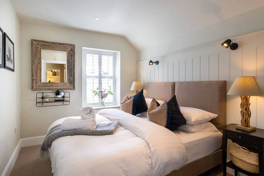 Entire apartment, The Nest at The White Eagle : Stylish 4-Bed Coastal Escape in Rhoscolyn | Managed by Anglesey Holida in Rhoscolyn, Isle of Anglesey