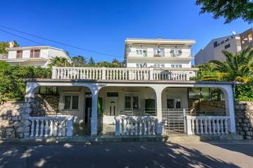 Ferienwohnung für 2 Personen, mit Garten, kinderfreundlich in Dramalj