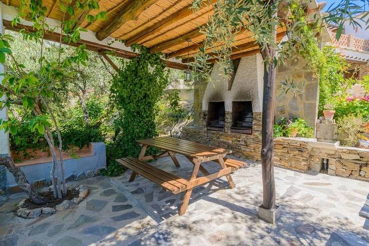 Casa de vacaciones para 2 personas, con piscina además de jardín y jacuzzi en Válor