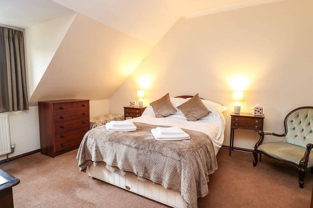 Walnut Tree Cottage, Catfield in Catfield, The Broads