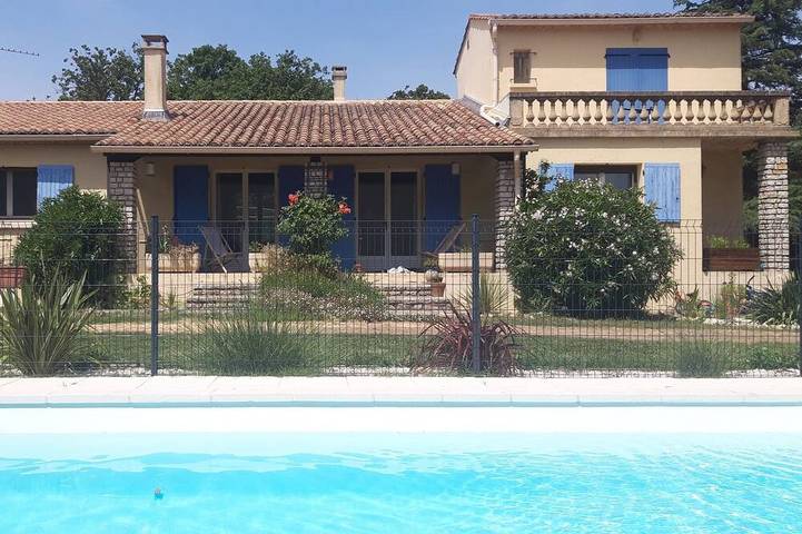 Villa pour 8 personnes, avec balcon et jardin