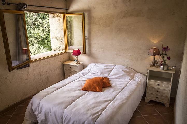 Location de vacances pour 8 personnes, avec terrasse et jardin à Estoublon - 4