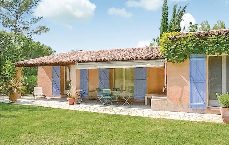 Location de vacances pour 6 personnes, avec terrasse ainsi que jardin et piscine à Tourrettes - 2