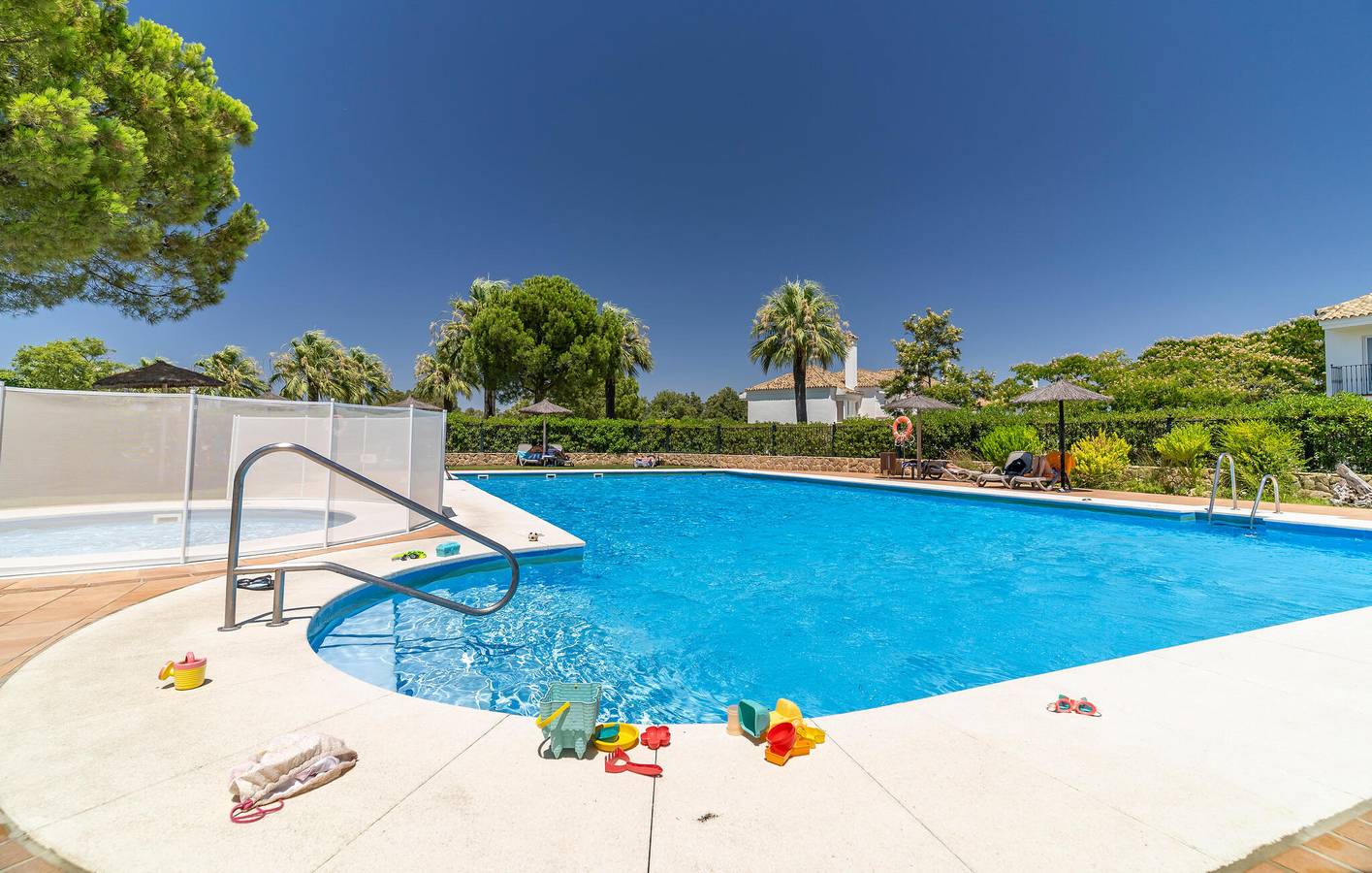 Sunset Haven: Luxe Apt mit Pool & Garten in Arcos de la Frontera, Pueblos Blancos