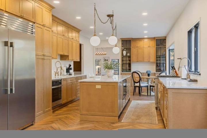 Holiday home for 16 people, with garden, child-friendly - 1