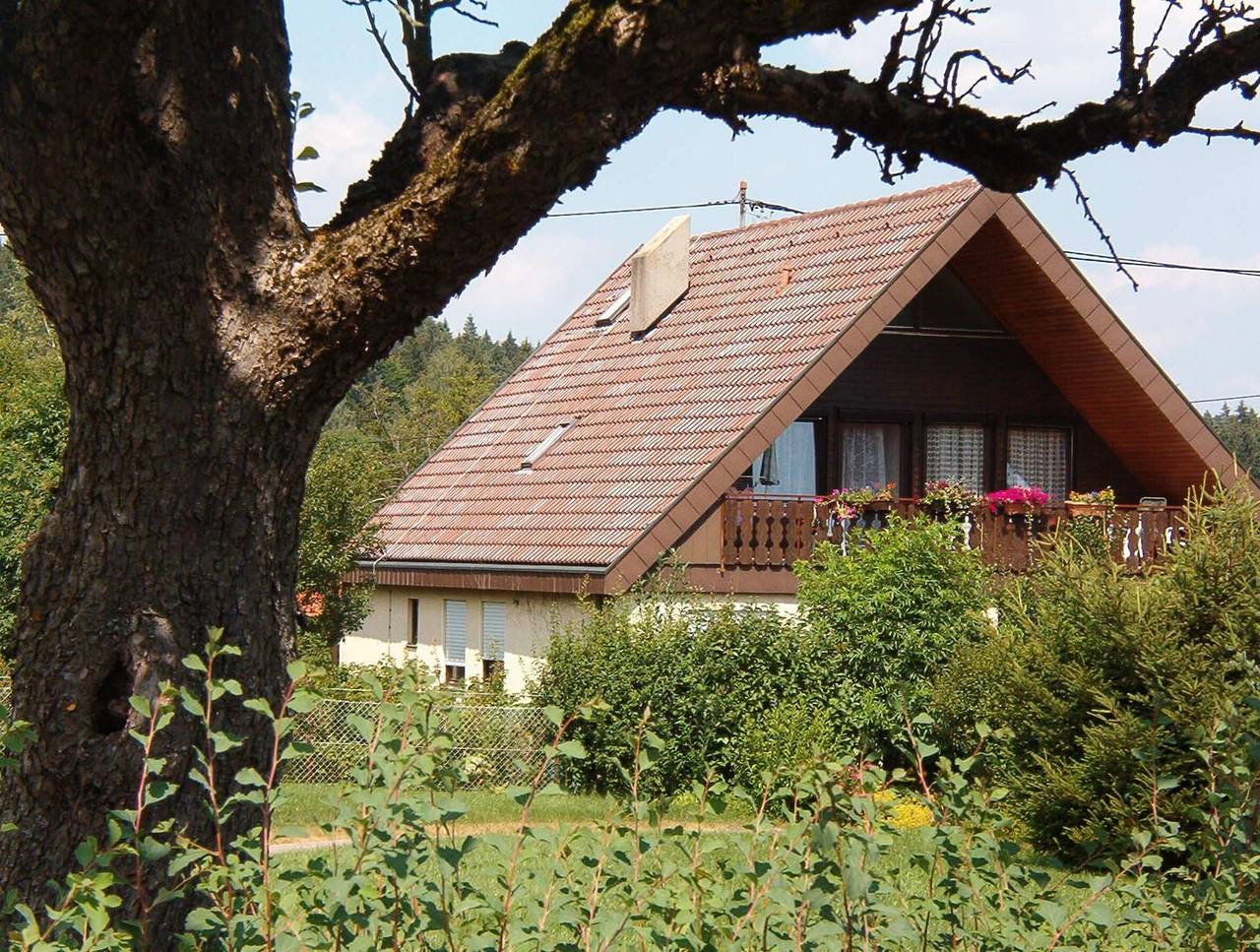 Ganze Wohnung, Apartment 'Sanna' mit Bergblick, Balkon und Wlan in Niedereschach, Mittlerer Schwarzwald