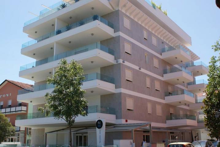 Appart’hôtel pour 6 personnes, avec Balcon ainsi que Terrasse et Jardin à Cesenatico