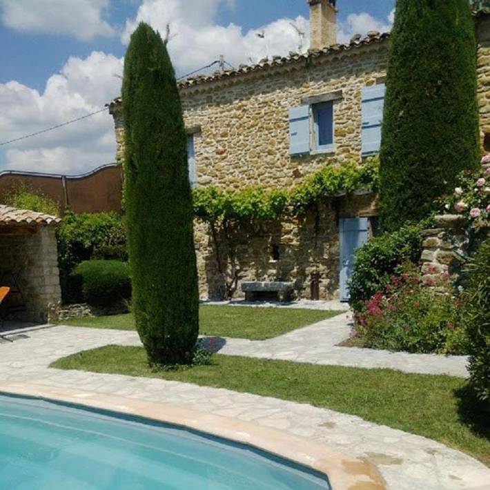 Location de vacances pour 6 personnes, avec piscine ainsi que vue et jardin à Cruis - 3