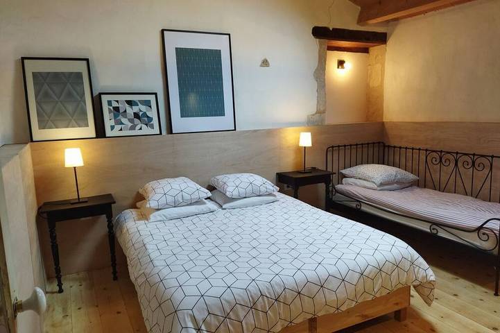 Gîte pour 6 personnes, avec piscine et terrasse, animaux acceptés à Chaix - 2