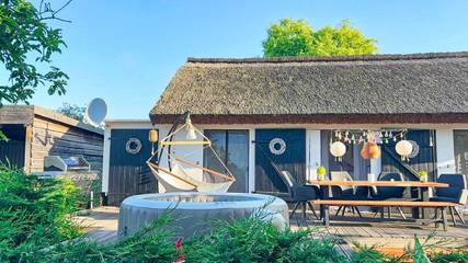 Ferienhaus für 4 Personen, mit Pool und Sauna sowie Ausblick und Garten in Middelhagen