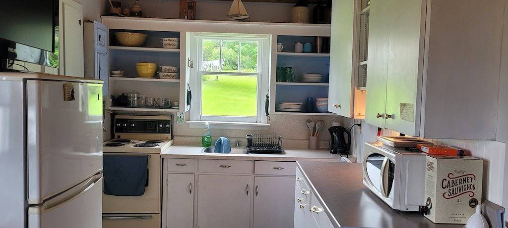 Quaint 2 bedroom water view cottage. Near great golfing, beaches and breweries. in Kings County (Kanada)