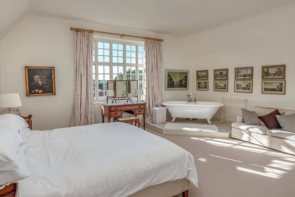 Luxurious 7 bedroom Villa in the popular sailing village, Bembridge in Bembridge, Isle of Wight