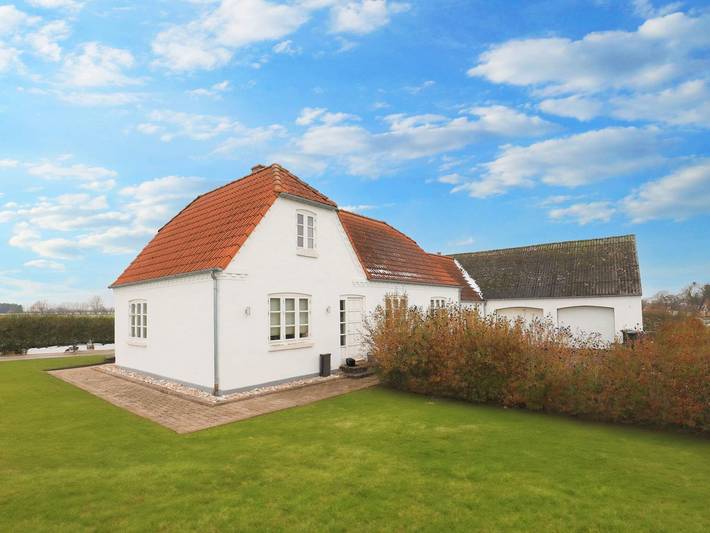 Ferieudlejning for 8 personer, med terrasse, børnevenlig i Bogense