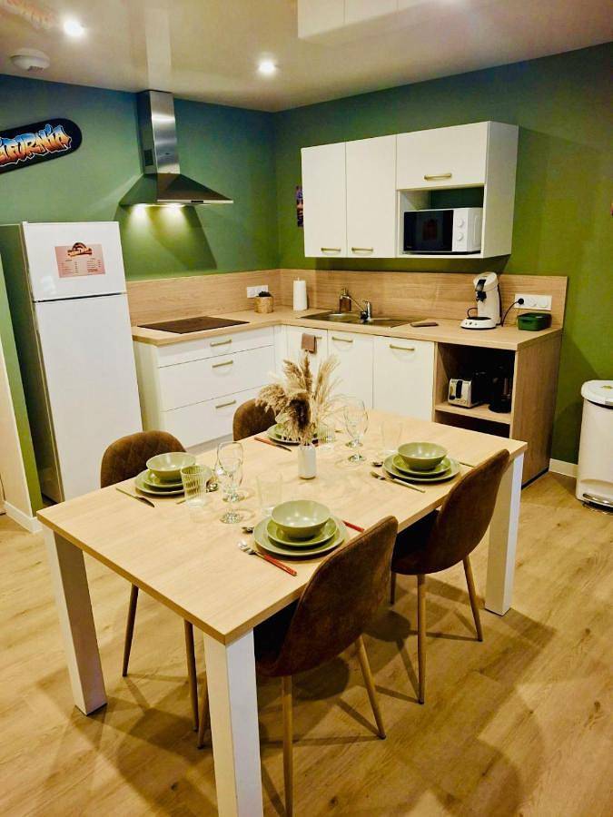 Appartement de vacances pour 4 personnes, avec vue ainsi que jardin et piscine