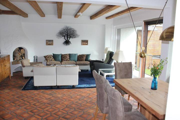 Ferienwohnung für 2 Personen, mit Balkon und Terrasse sowie Ausblick in Berg (Oberbayern)