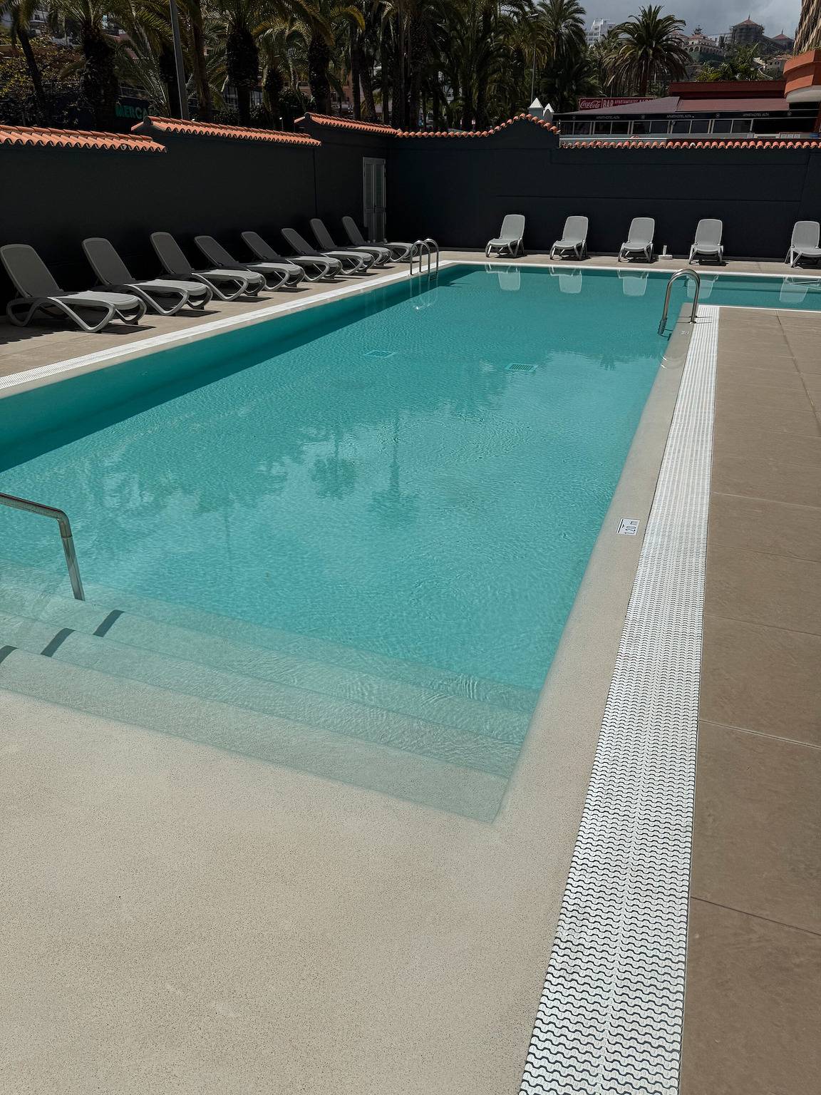 Ganze Wohnung, Ferienwohnung 'Nuevo, Piscina Y Mar A 1 Paso' mit Gemeinschaftspool, Wlan und Klimaanlage in Playa Martianez, Puerto de la Cruz