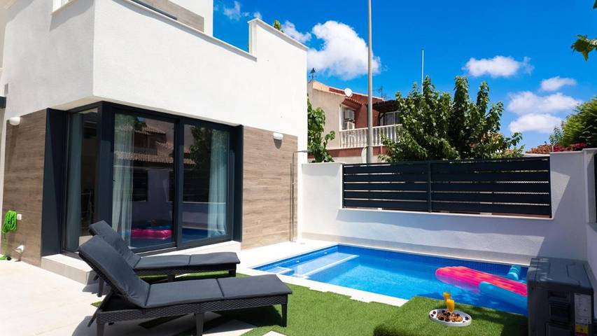 Chalet para 8 personas, con terraza además de vistas y piscina, Se admiten mascotas en Campo de Cartagena