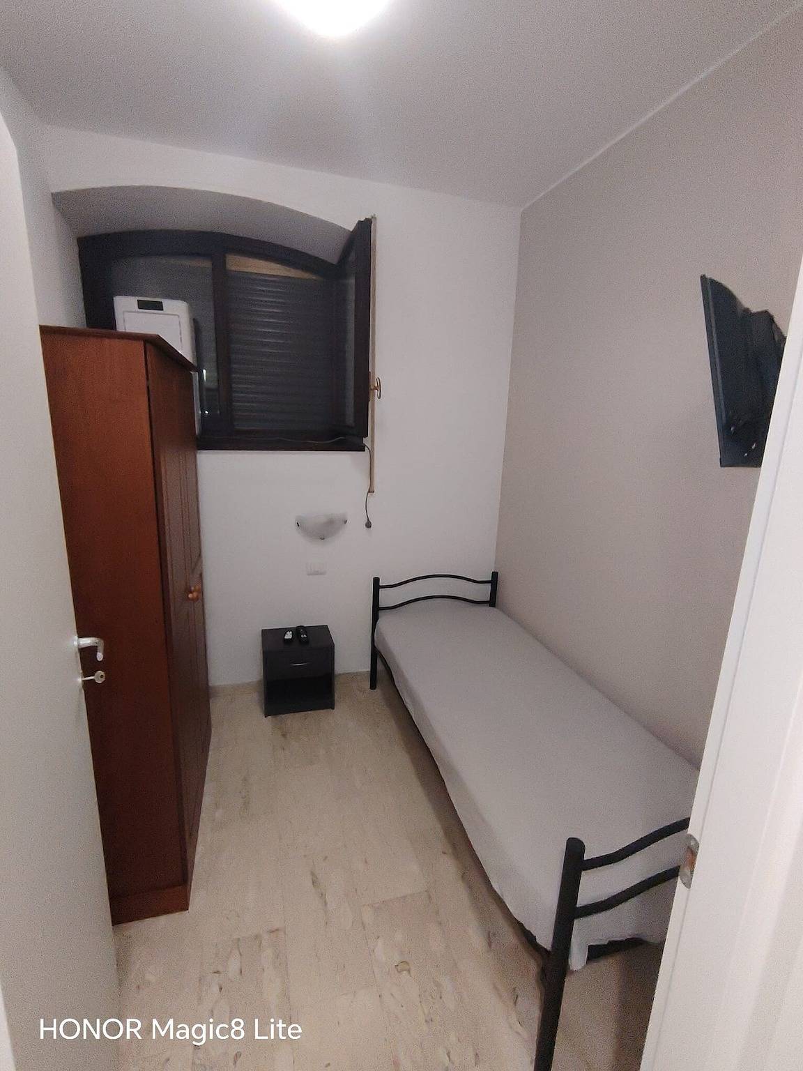 "Unità 2" Room with Shared Terrace, Wi-Fi, and Air Conditioning in Bagni La Polena, Bordighera