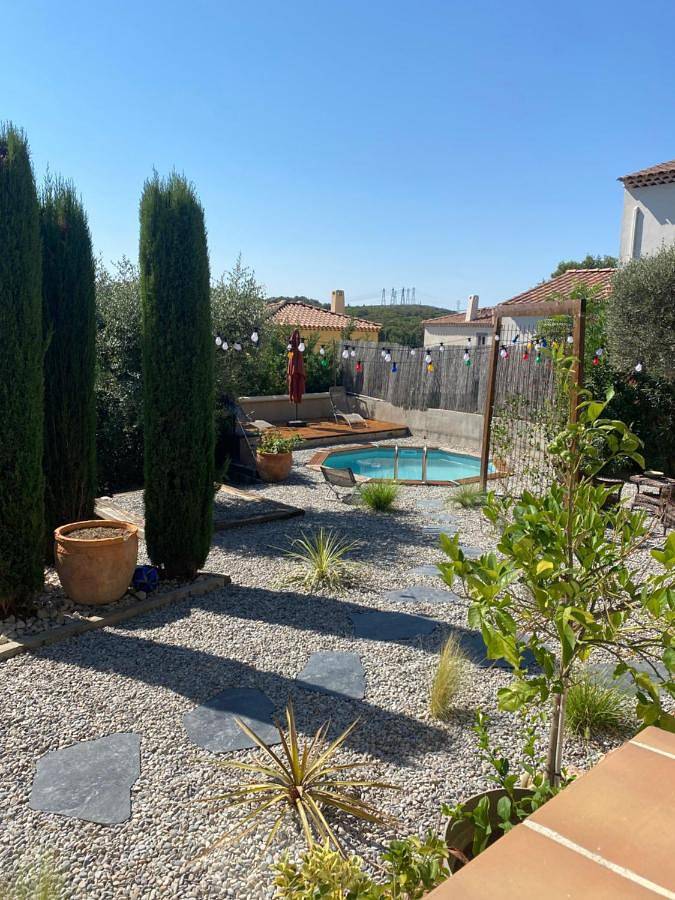 Appartement de vacances pour 2 personnes, avec terrasse ainsi que jardin et piscine