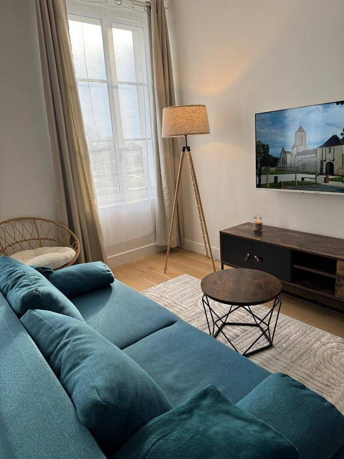 Appartement entier, El Castillo Face au Château et Climatisé in Surgères, Région de Rochefort