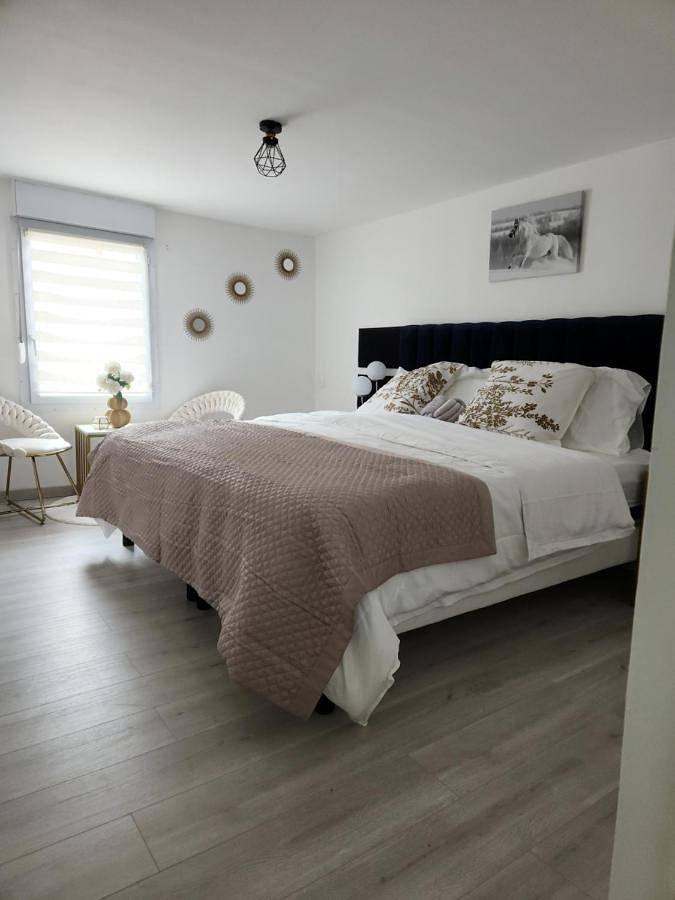 Three-Bedroom Home in Aÿ-Champagne, Parc naturel régional de la Montagne de Reims