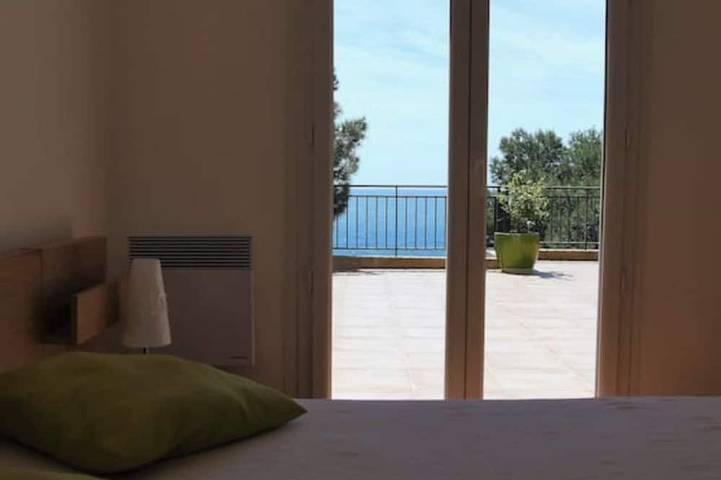 Waterfront level 7 people, direct access to the sea in 1 min in Ensuès-la-Redonne, Costa mediterránea (Francia)