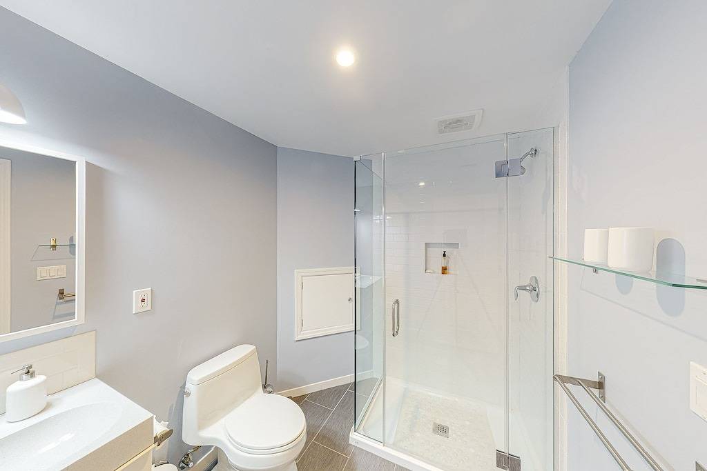 Dog-friendly Hamptons home with private pool, Ac, & private W/D - near lake in Hampton Bays, Hamptons