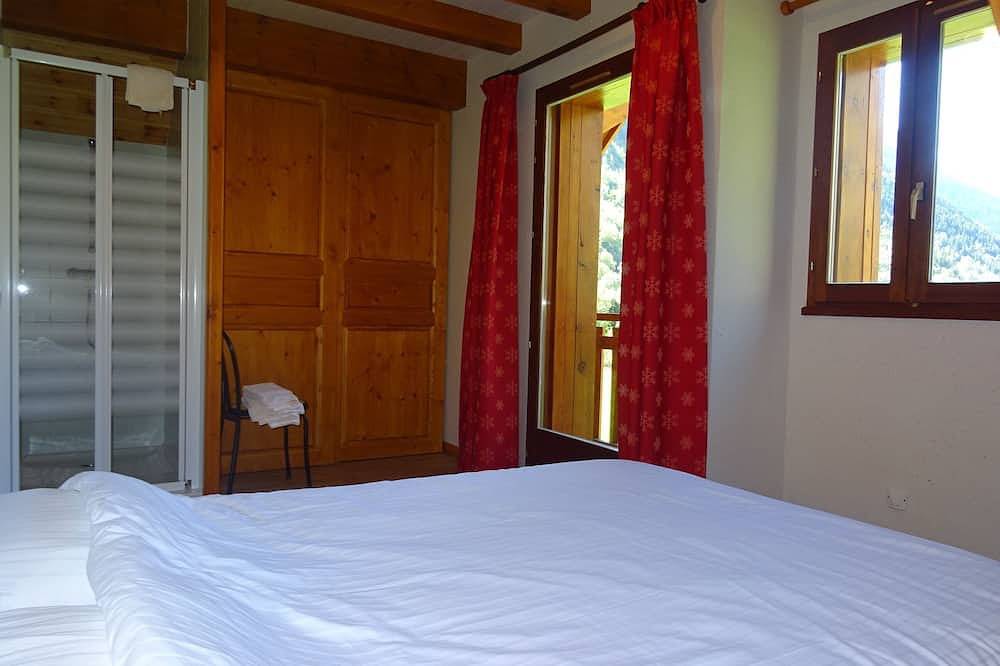 Apartamento de 77m2, 7/9 personas en chalet, 3 habitaciones, piscina, jacuzzi. in La Chapelle-en-Valgaudémar, Parque Nacional de los Ecrins
