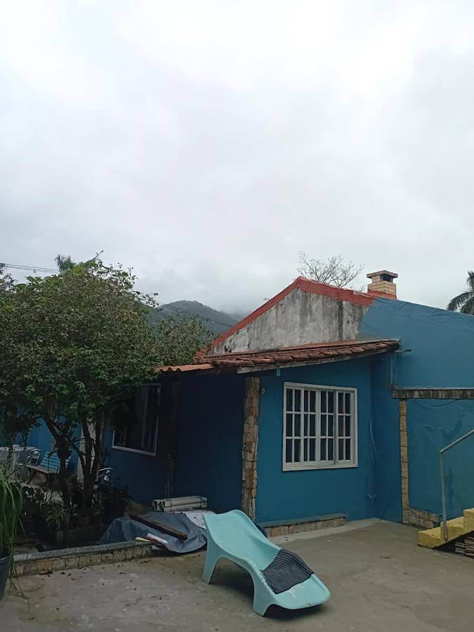 Casas e apartamentos de temporada para 2 pessoas, com piscina e balcão em Vargem Pequena