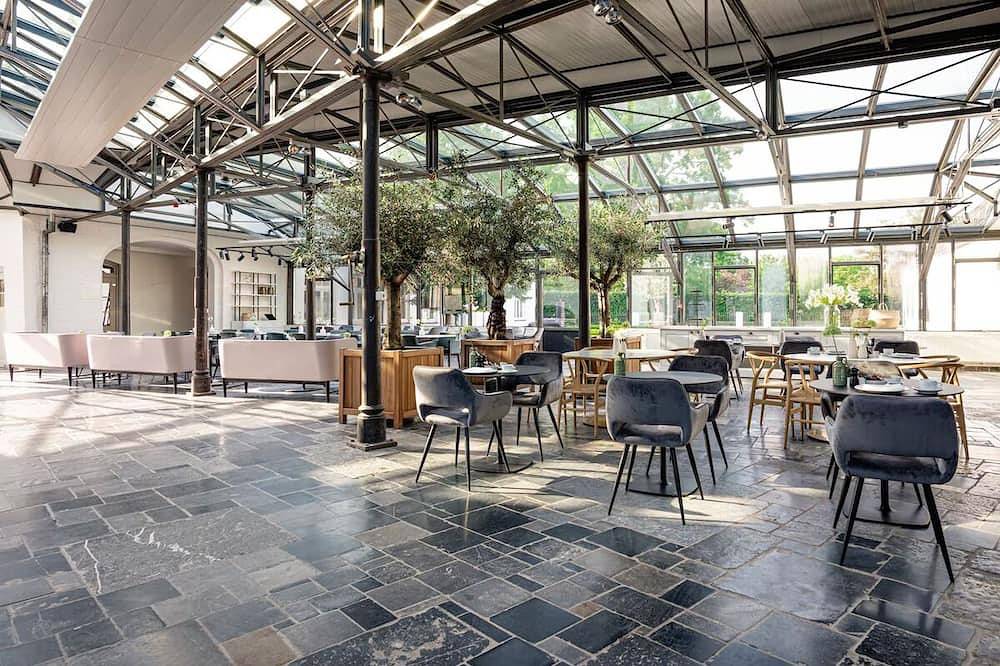 Convenient Location with Free Parking, Free Dining! Close to Kasteel D'Erp! in Baarlo, Limburg (Niederlande)