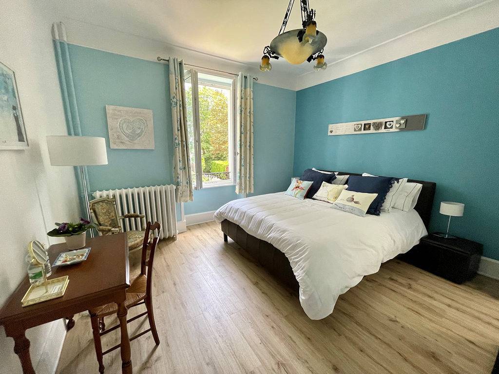 La Maison Bleue "La Charade" - Chambre Bleue in Thaon-les-Vosges, Région d'Épinal