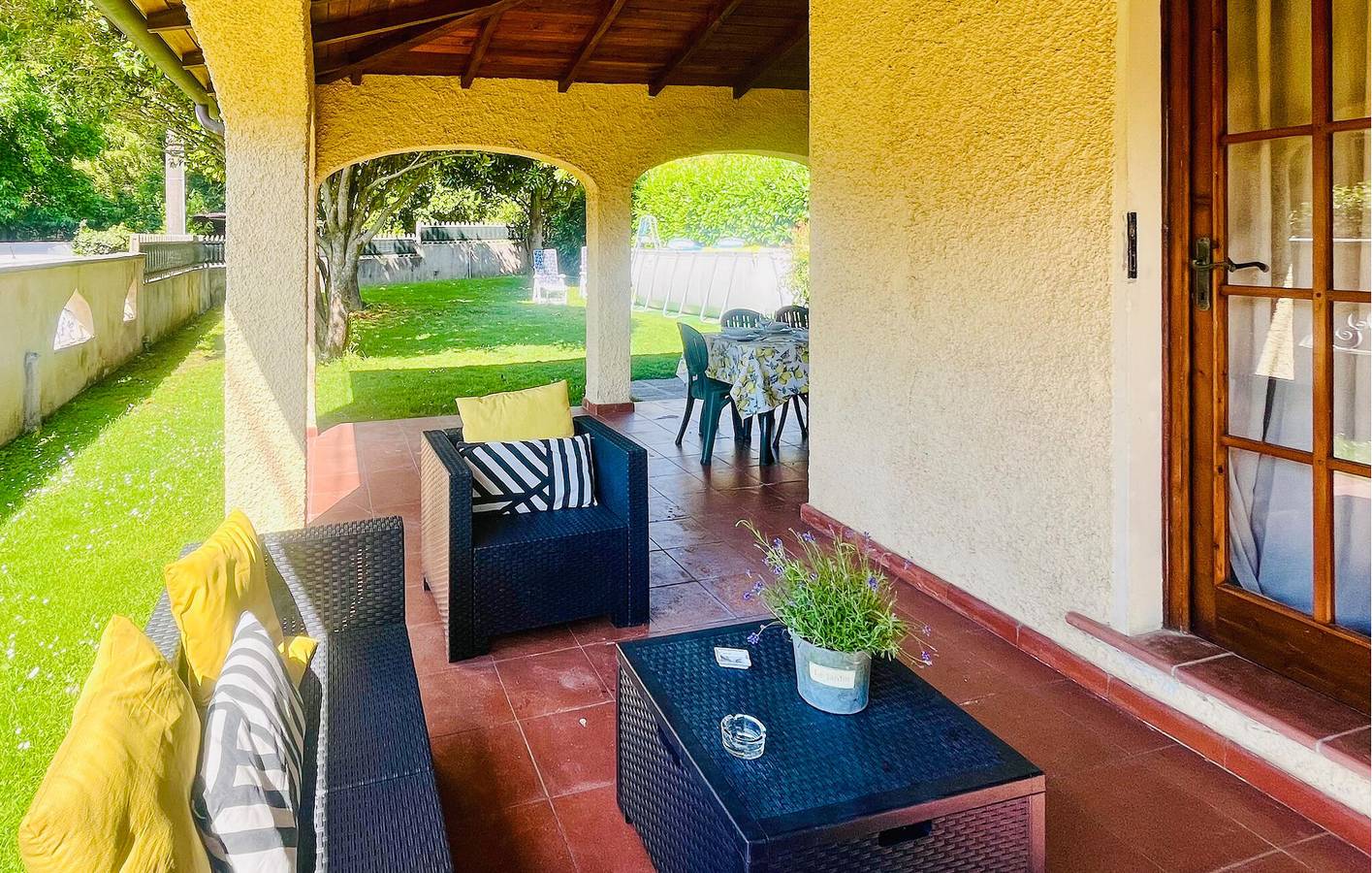 Appartamento 2BR a bordo piscina con parcheggio e internet in Camaiore (Toscana), Riviera Toscana