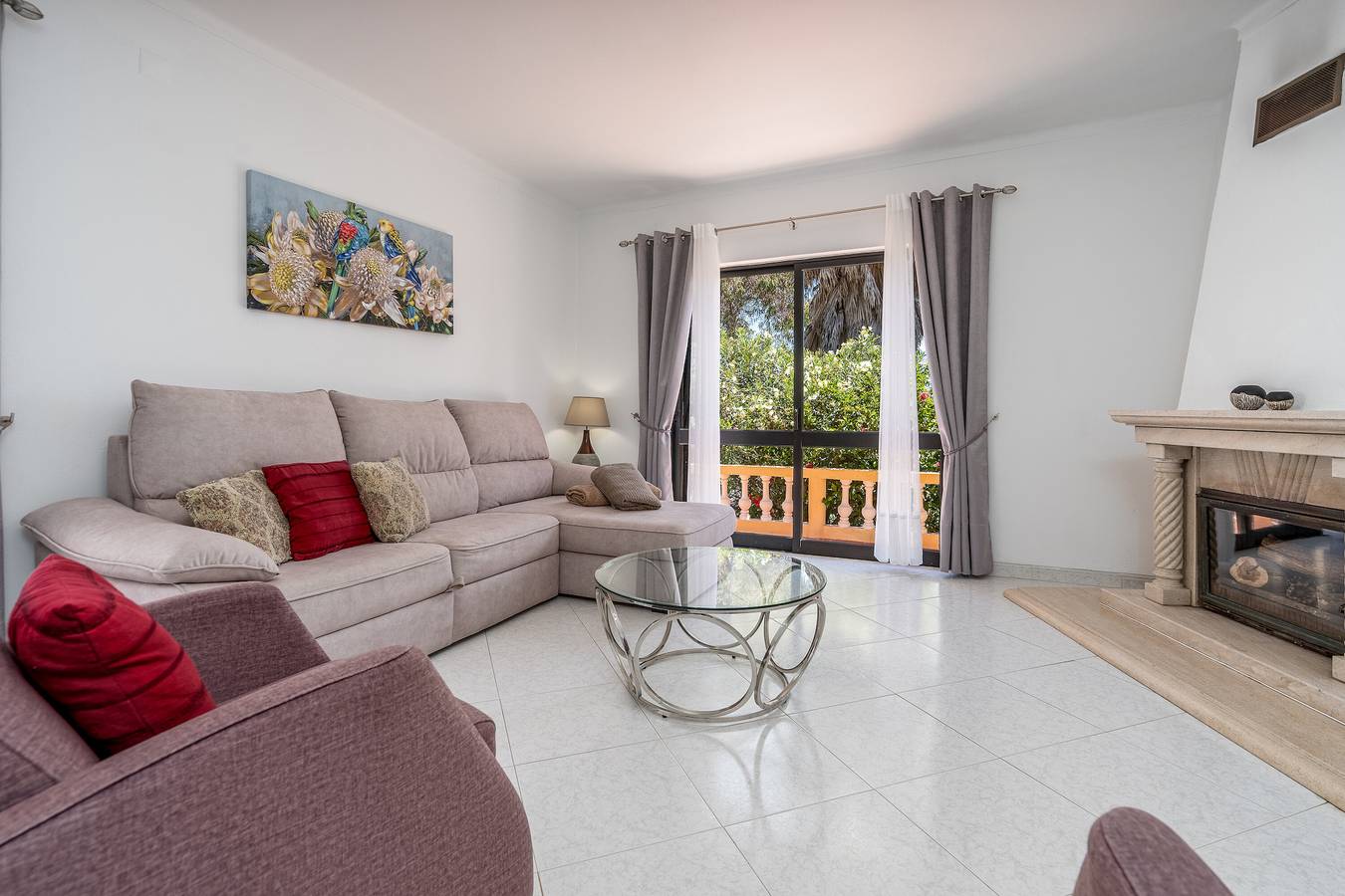 Casa vacanze 'Villa Das Nogueiras' con piscina privata, Wi-Fi e aria condizionata in Lagoa, Distretto di Faro