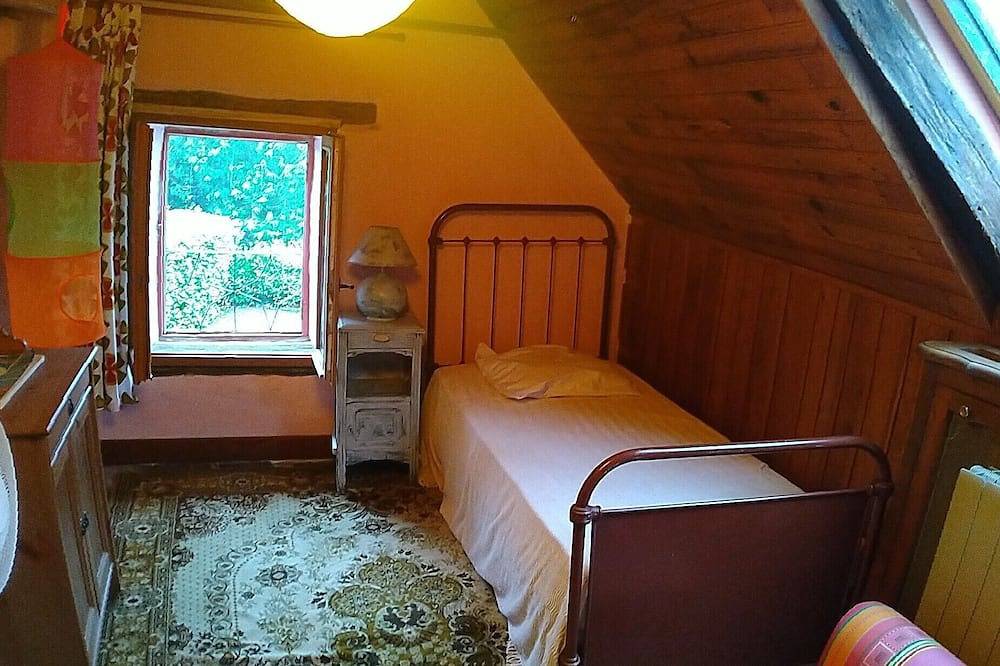 Preserved, authentic house on the edge of a park in a Bastide in the Lot department in Rudelle, Regionaler Naturpark Causses du Quercy