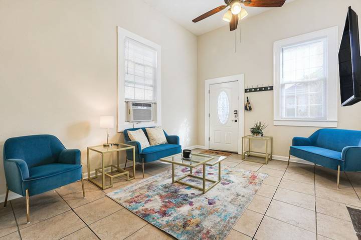 Vacation home for 5 people, with yard in New Orleans