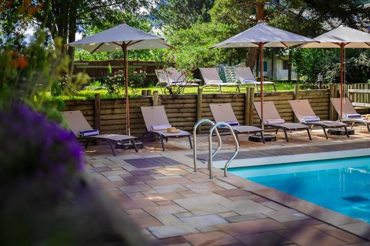 Hôtel pour 2 personnes, avec Balcon et Terrasse ainsi que Jacuzzi et Jardin