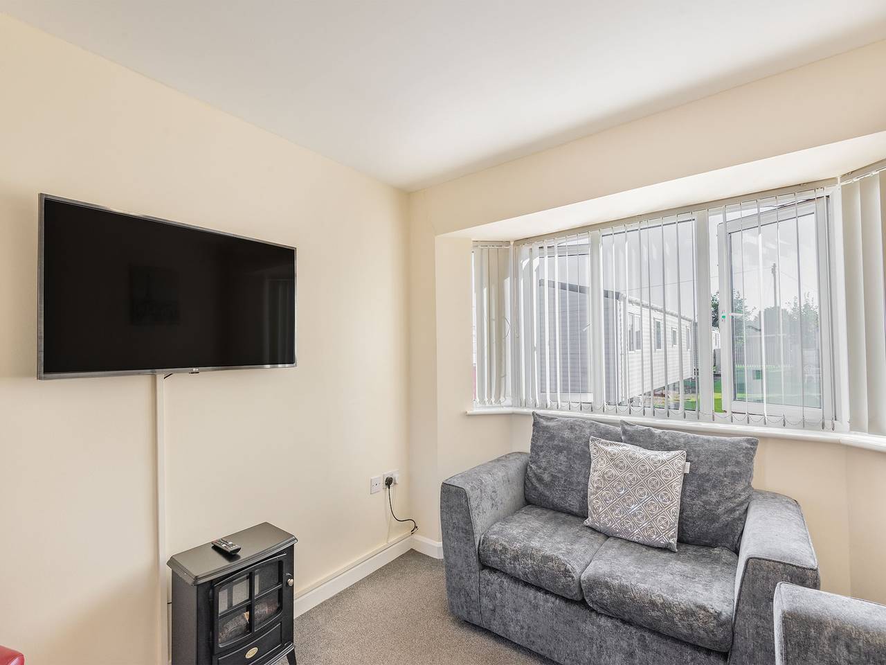 Rainbow Bungalow 1 - Uk39809 in Chapel St. Leonards, Lincolnshire