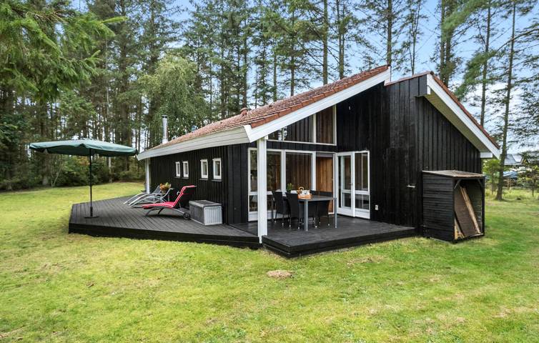 Ferieudlejning for 6 personer, med Terrasse i Hals