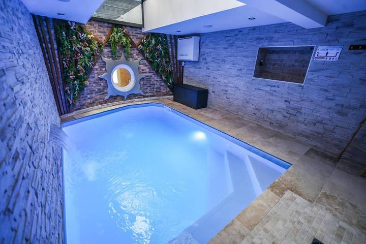 Gîte pour 2 personnes, avec jacuzzi ainsi que piscine et sauna à Montbéliard - 4