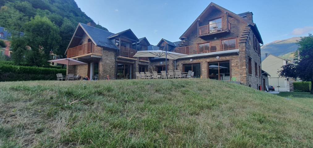 Gîte pour 15 personnes, avec jardin et balcon