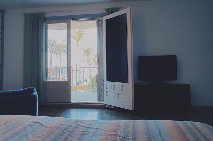 Villa lumineuse à 20 mètres de la mer in Playa Cala Bosque (Orihuela), Orihuela