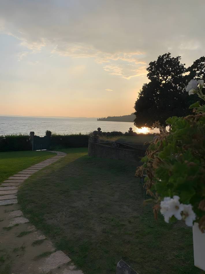 Appartamento intero, "Villa Andrea' con Vista Lago, Wi-Fi e Aria Condizionata in Corno (Garda), Garda